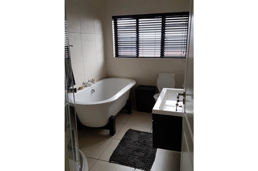 3 Bedroom Property for Sale in Greenstone Hill Gauteng