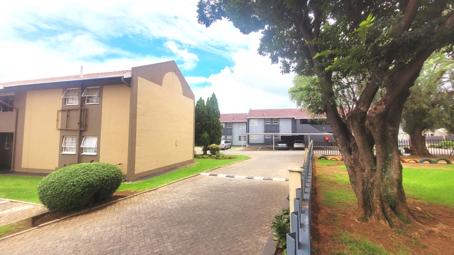 To Let 3 Bedroom Property for Rent in Verwoerdpark Gauteng