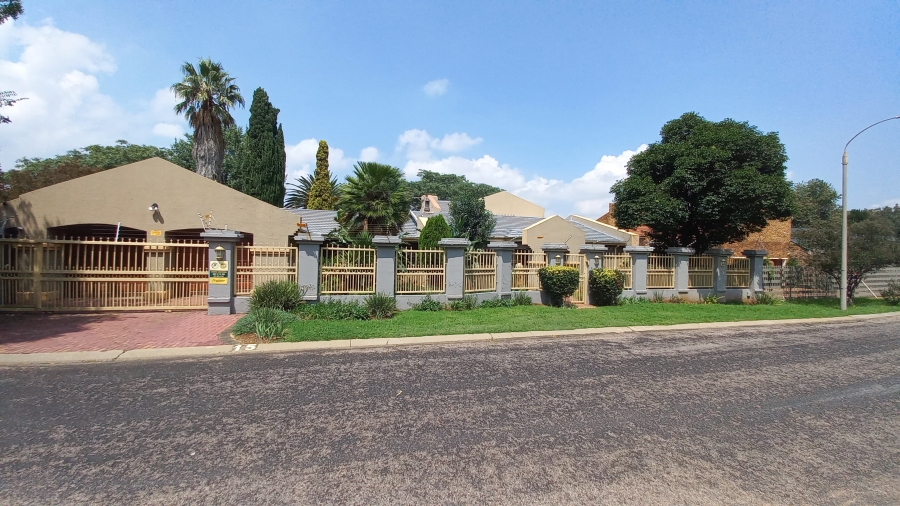 4 Bedroom Property for Sale in Sunward Park Gauteng