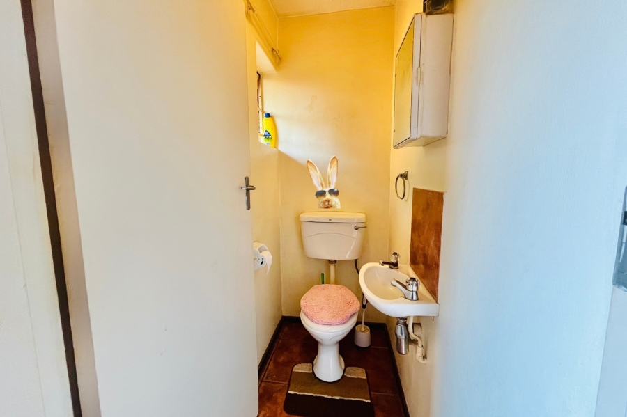 1 Bedroom Property for Sale in Elardus Park Gauteng