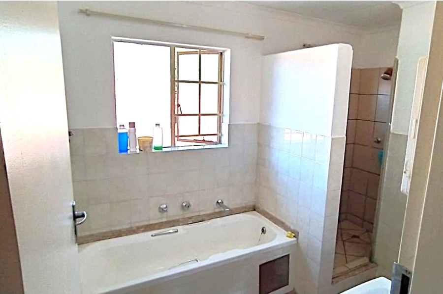 1 Bedroom Property for Sale in Elardus Park Gauteng
