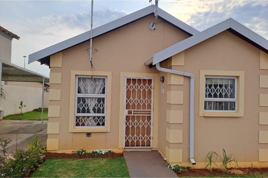 To Let 2 Bedroom Property for Rent in Toekomsrus Gauteng