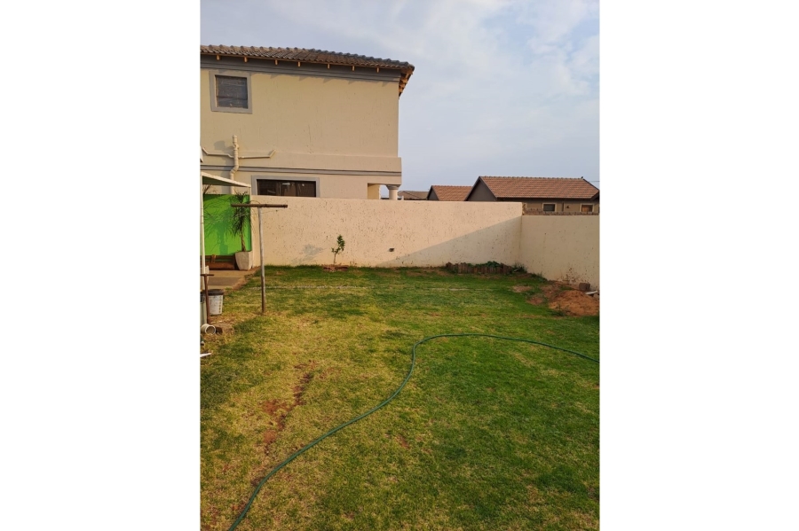 To Let 2 Bedroom Property for Rent in Toekomsrus Gauteng