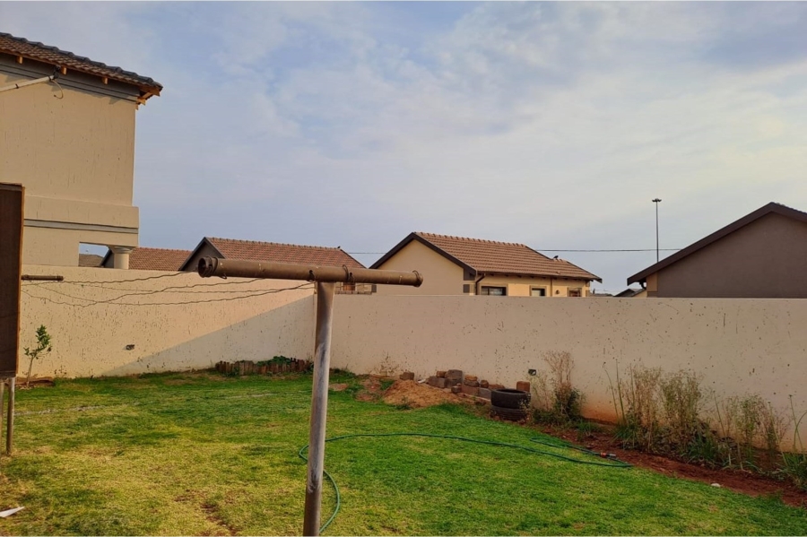 To Let 2 Bedroom Property for Rent in Toekomsrus Gauteng