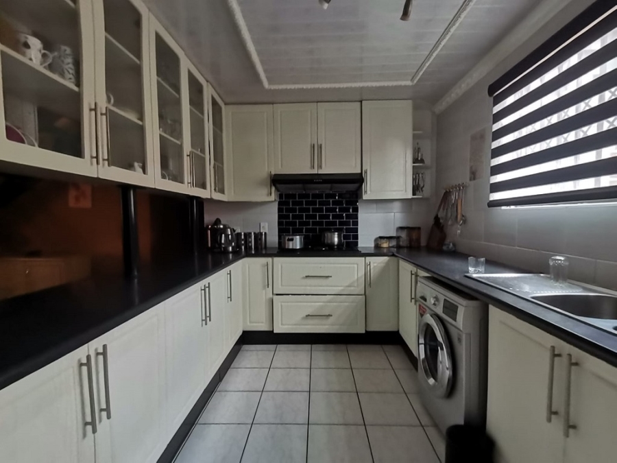 5 Bedroom Property for Sale in Ormonde Gauteng