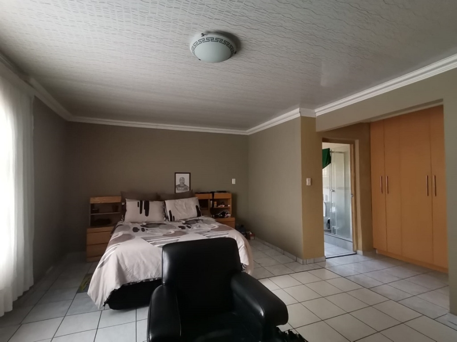 5 Bedroom Property for Sale in Ormonde Gauteng