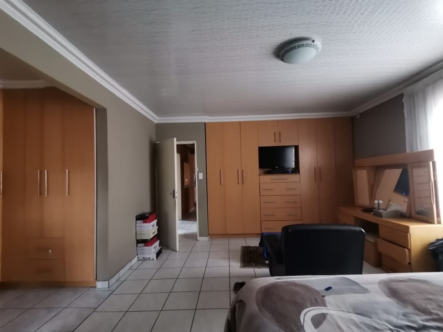 5 Bedroom Property for Sale in Ormonde Gauteng