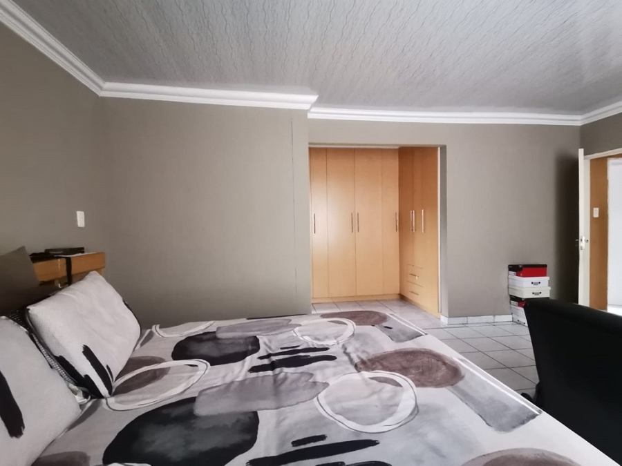 5 Bedroom Property for Sale in Ormonde Gauteng