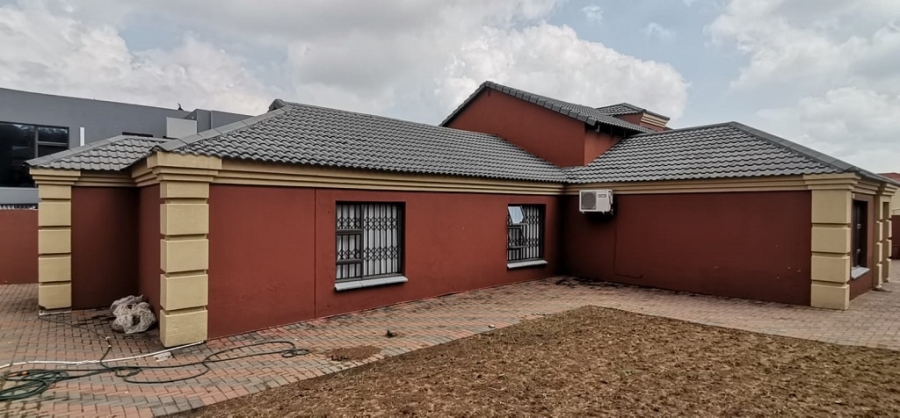 5 Bedroom Property for Sale in Ormonde Gauteng