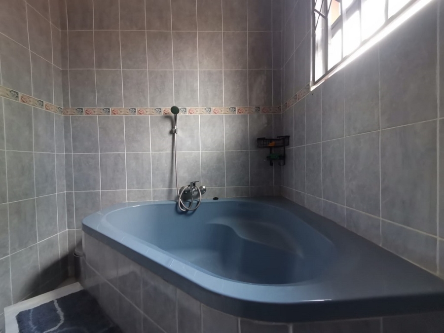 5 Bedroom Property for Sale in Ormonde Gauteng