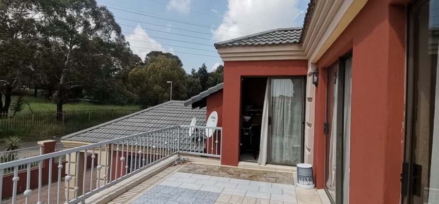 5 Bedroom Property for Sale in Ormonde Gauteng