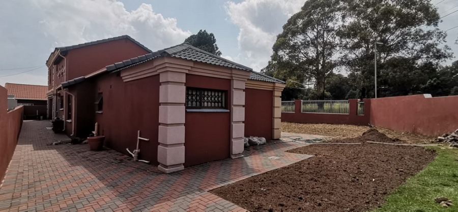 5 Bedroom Property for Sale in Ormonde Gauteng