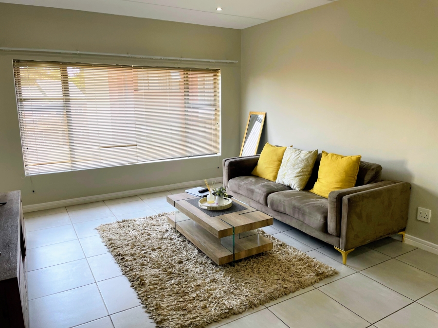 2 Bedroom Property for Sale in Die Hoewes Gauteng