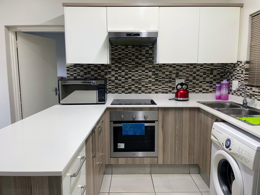 2 Bedroom Property for Sale in Die Hoewes Gauteng