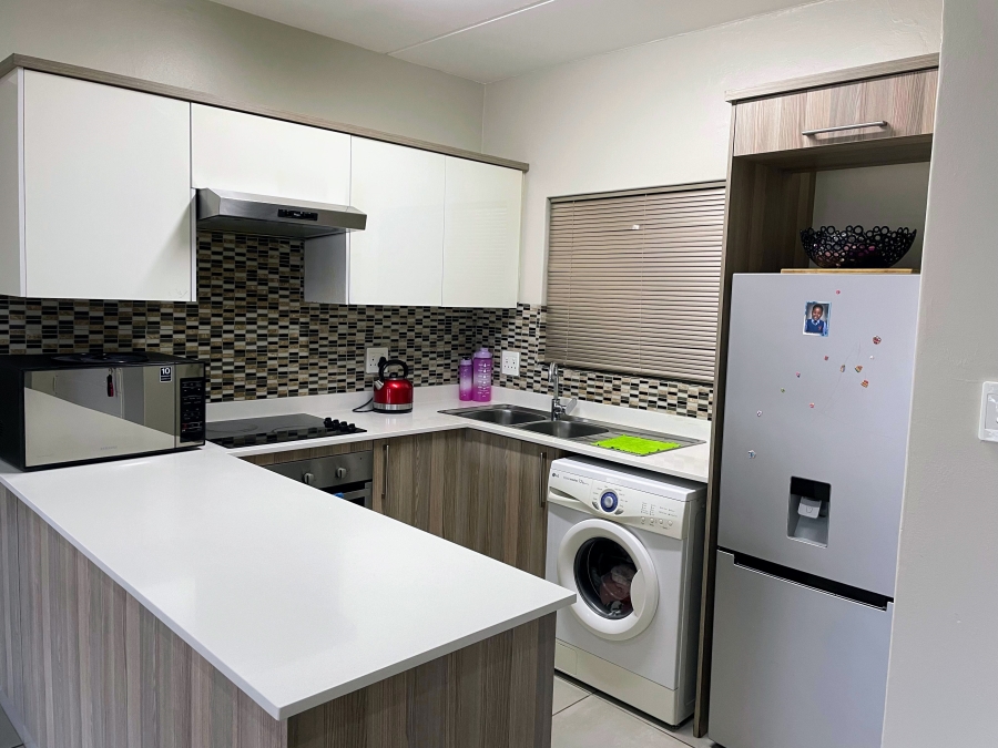 2 Bedroom Property for Sale in Die Hoewes Gauteng