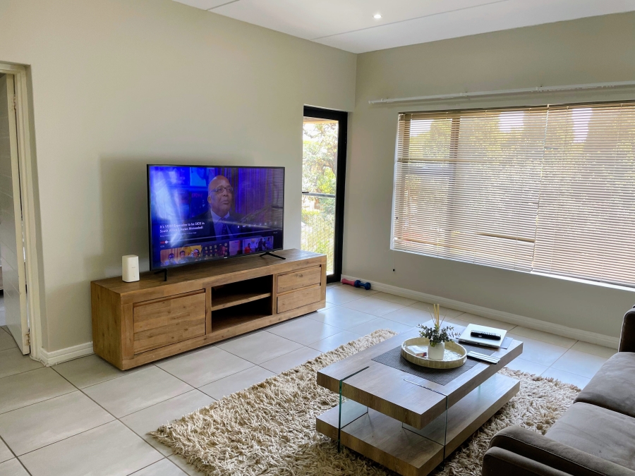 2 Bedroom Property for Sale in Die Hoewes Gauteng