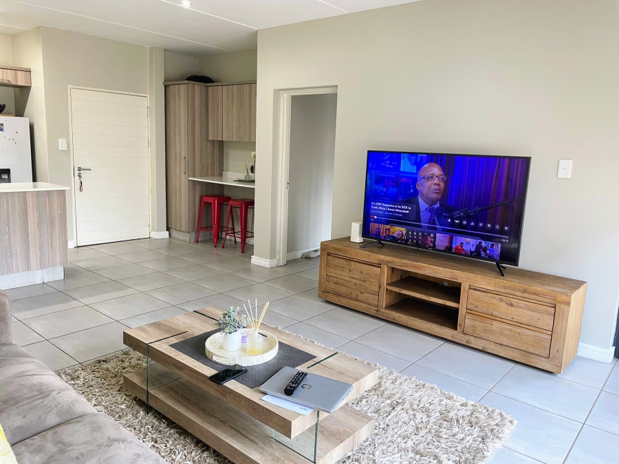 2 Bedroom Property for Sale in Die Hoewes Gauteng