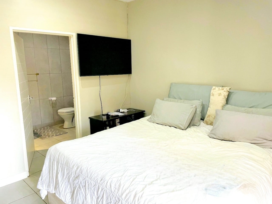 2 Bedroom Property for Sale in Die Hoewes Gauteng