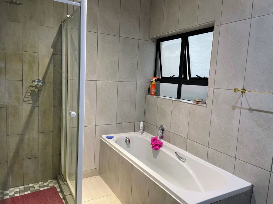2 Bedroom Property for Sale in Die Hoewes Gauteng