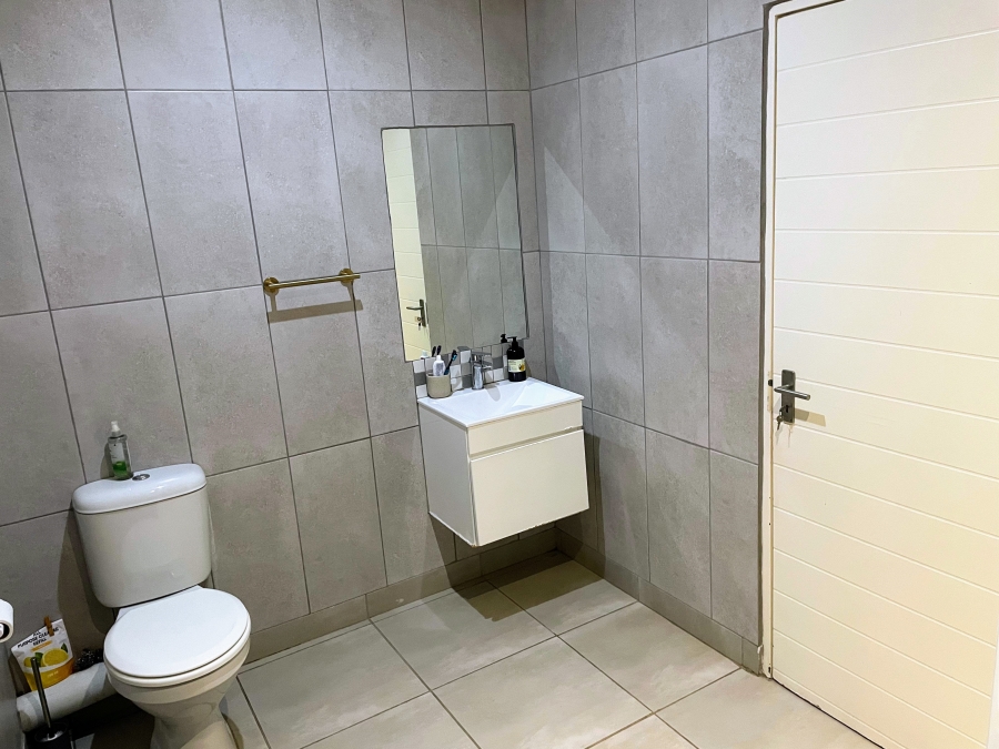 2 Bedroom Property for Sale in Die Hoewes Gauteng
