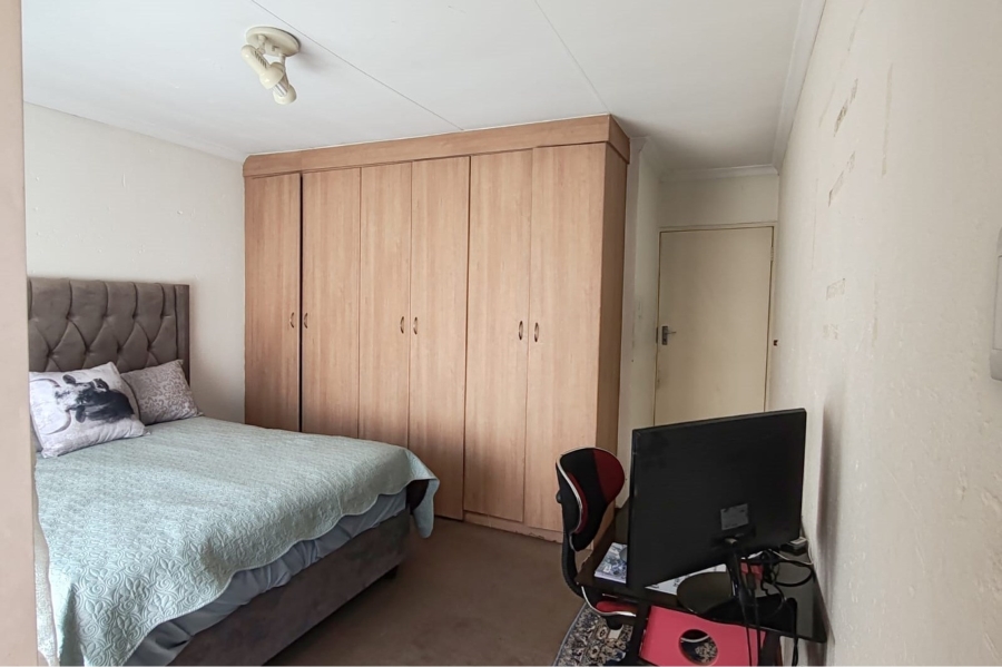 2 Bedroom Property for Sale in Vorna Valley Gauteng