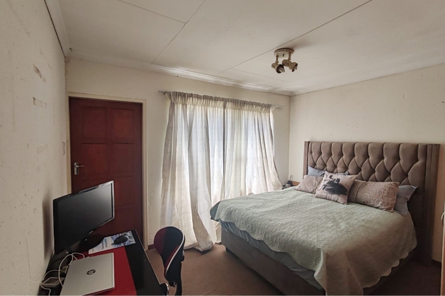 2 Bedroom Property for Sale in Vorna Valley Gauteng