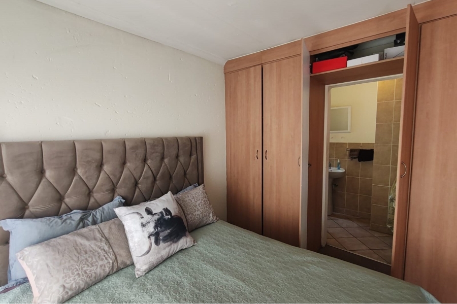 2 Bedroom Property for Sale in Vorna Valley Gauteng