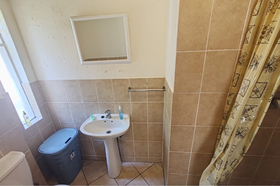 2 Bedroom Property for Sale in Vorna Valley Gauteng
