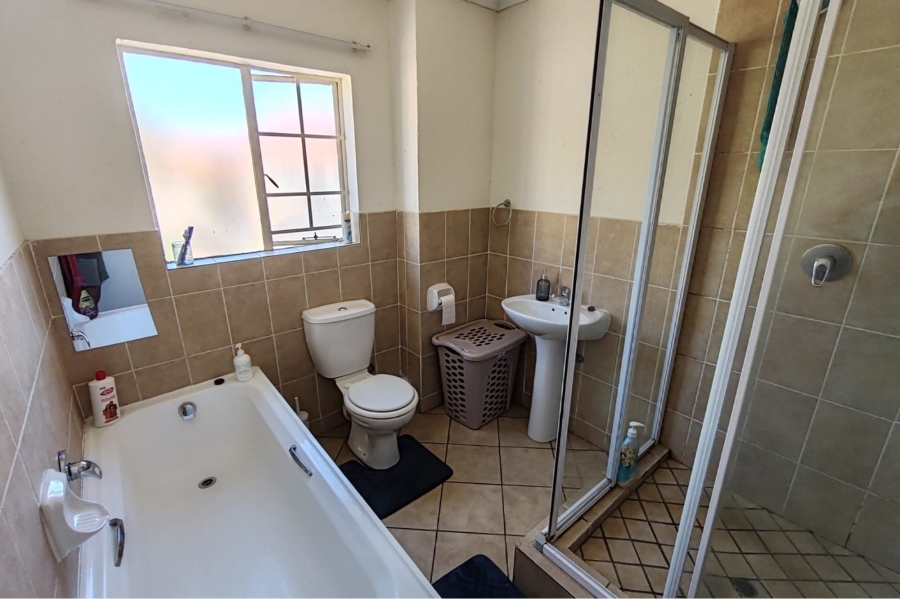 2 Bedroom Property for Sale in Vorna Valley Gauteng