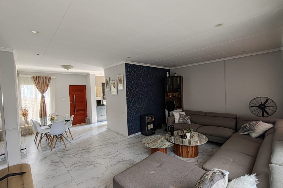 3 Bedroom Property for Sale in Sundowner Gauteng