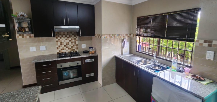 2 Bedroom Property for Sale in Brackendowns Gauteng