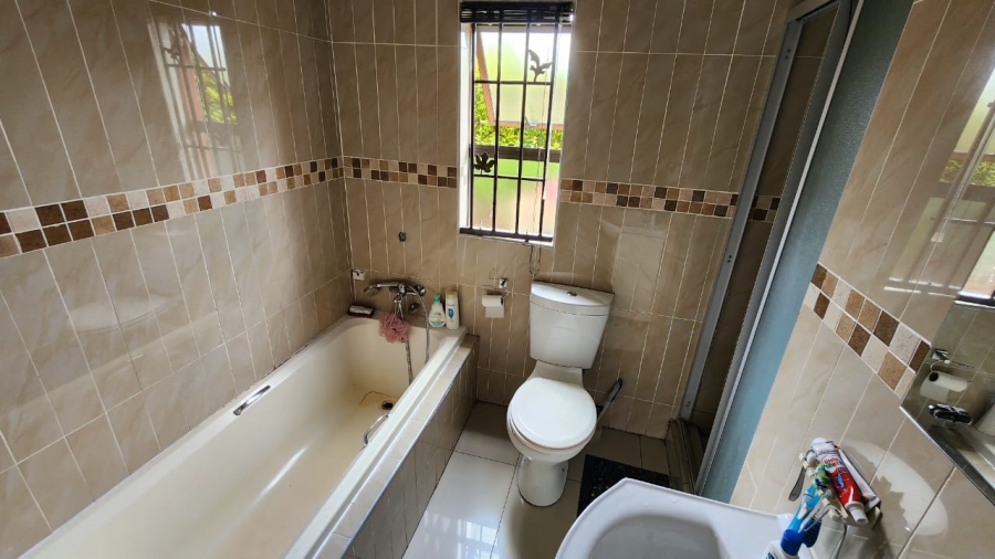 2 Bedroom Property for Sale in Brackendowns Gauteng