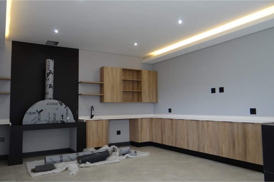 5 Bedroom Property for Sale in Midstream Ridge Gauteng