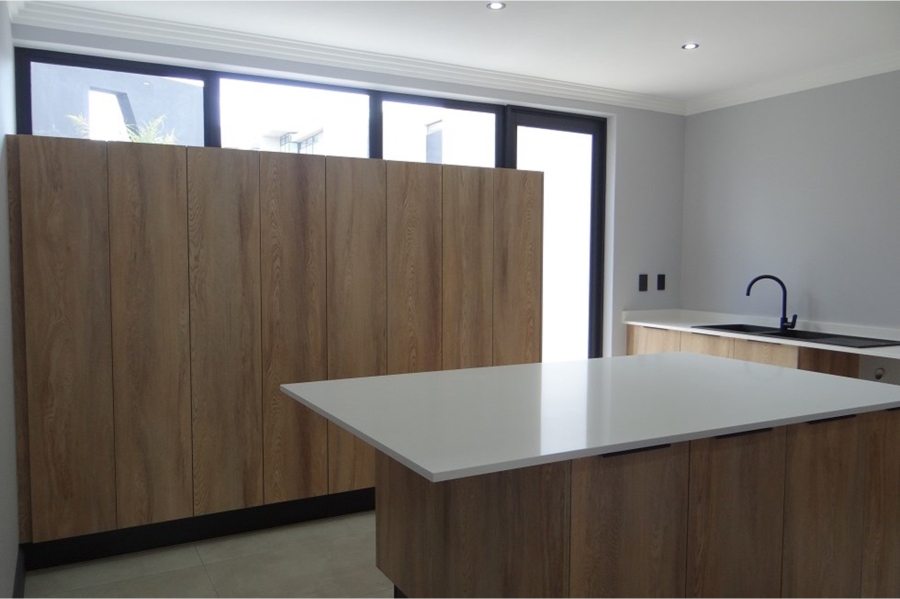 5 Bedroom Property for Sale in Midstream Ridge Gauteng