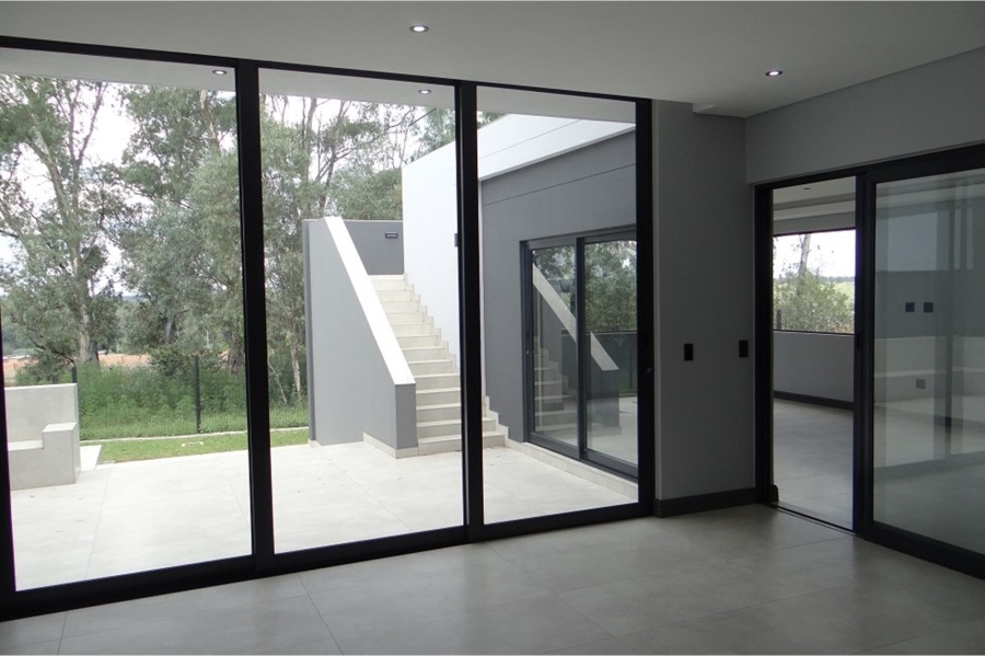 5 Bedroom Property for Sale in Midstream Ridge Gauteng