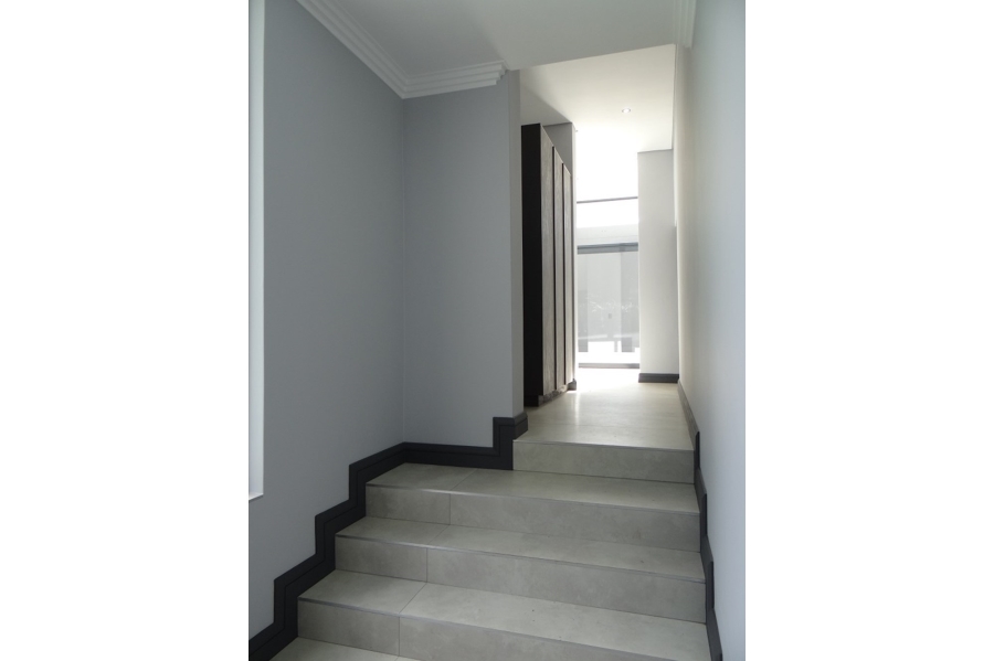 5 Bedroom Property for Sale in Midstream Ridge Gauteng