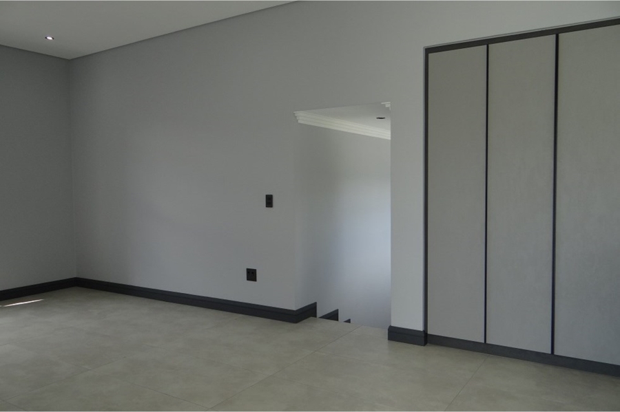 5 Bedroom Property for Sale in Midstream Ridge Gauteng