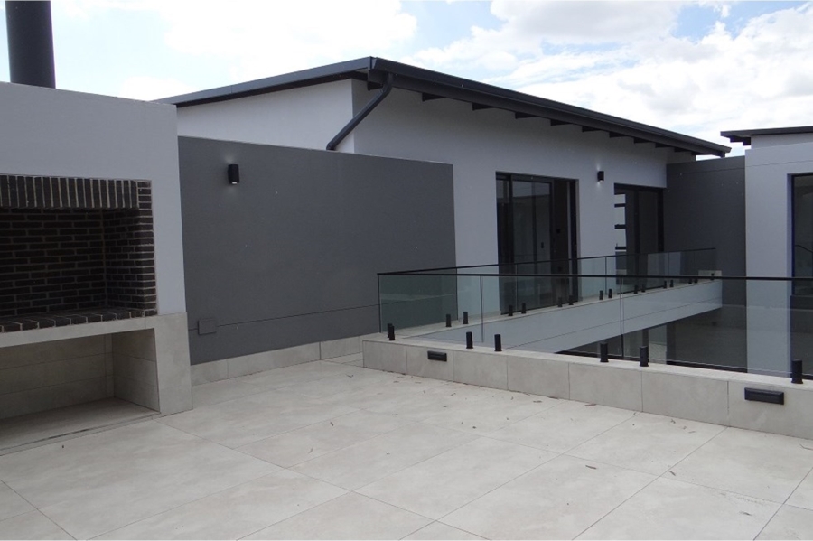 5 Bedroom Property for Sale in Midstream Ridge Gauteng