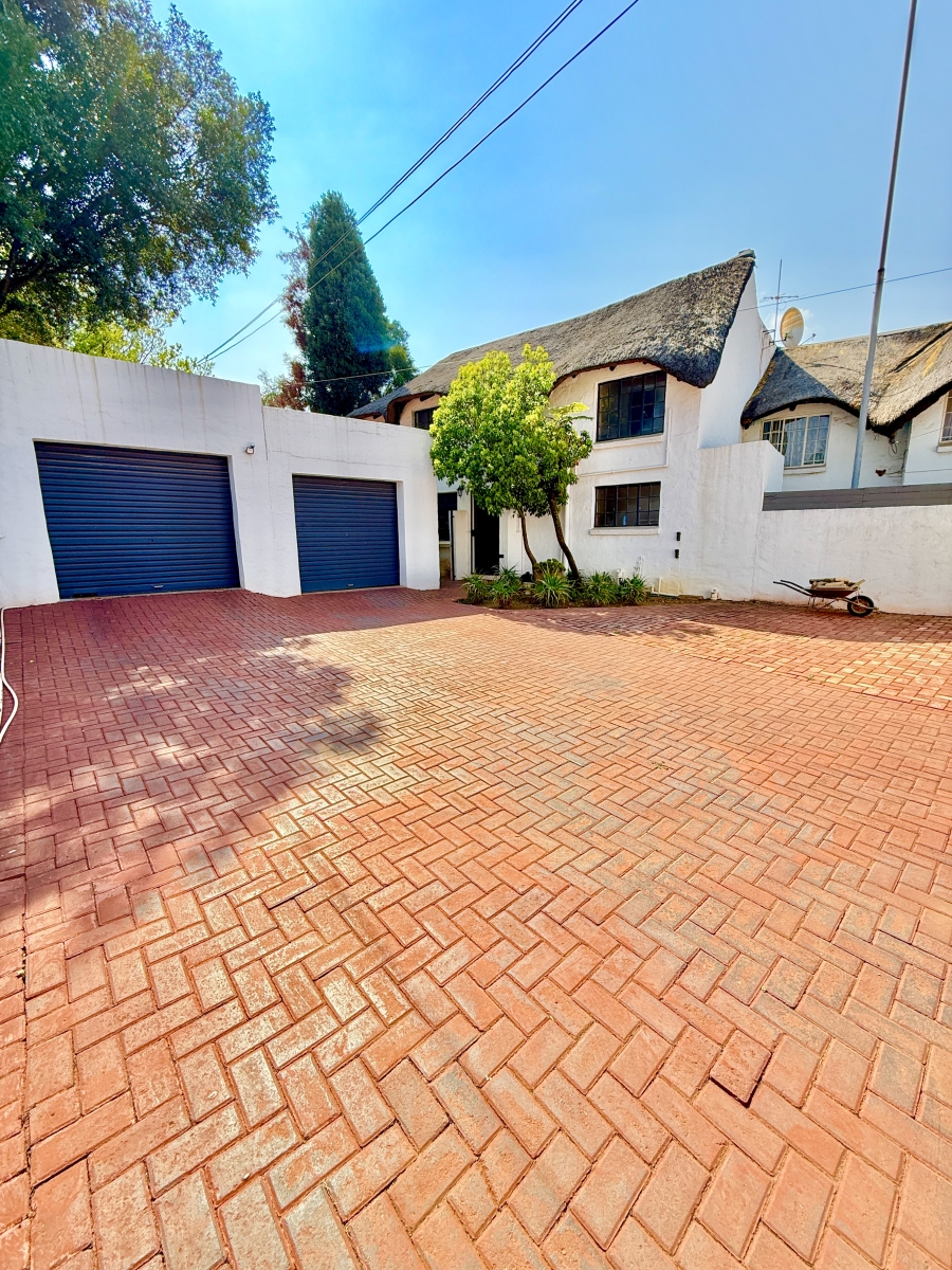 3 Bedroom Property for Sale in Garsfontein Gauteng