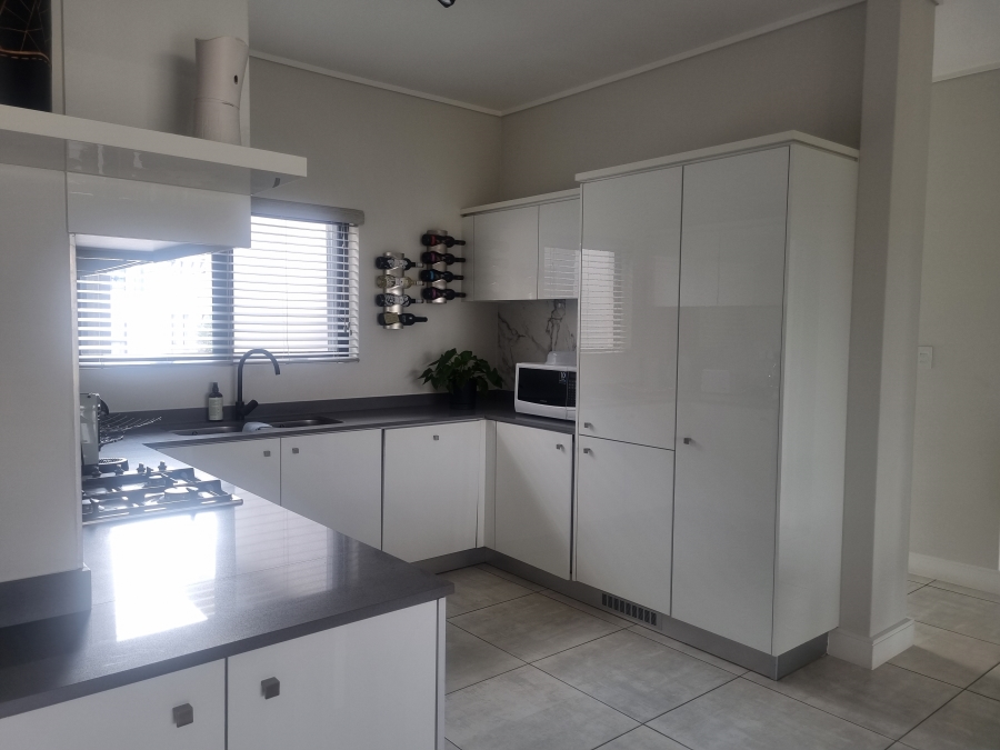 To Let 2 Bedroom Property for Rent in The Polofields Gauteng