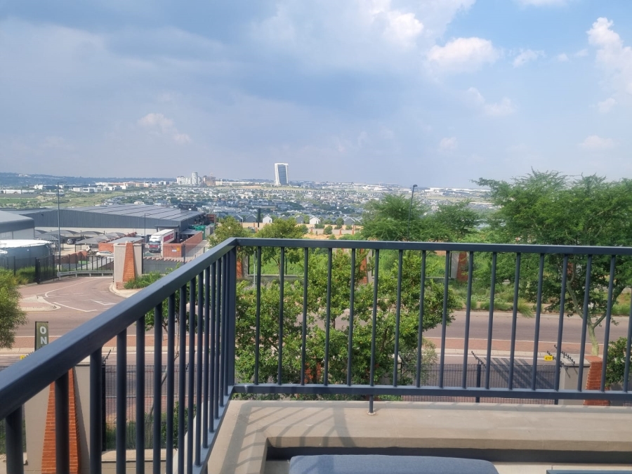 To Let 2 Bedroom Property for Rent in The Polofields Gauteng