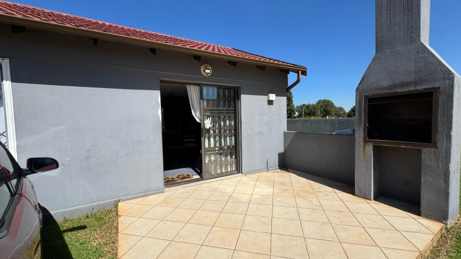 3 Bedroom Property for Sale in Crystal Park Gauteng