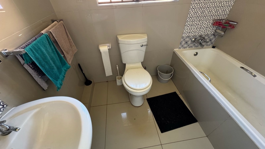 3 Bedroom Property for Sale in Crystal Park Gauteng