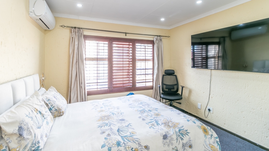 2 Bedroom Property for Sale in Vorna Valley Gauteng