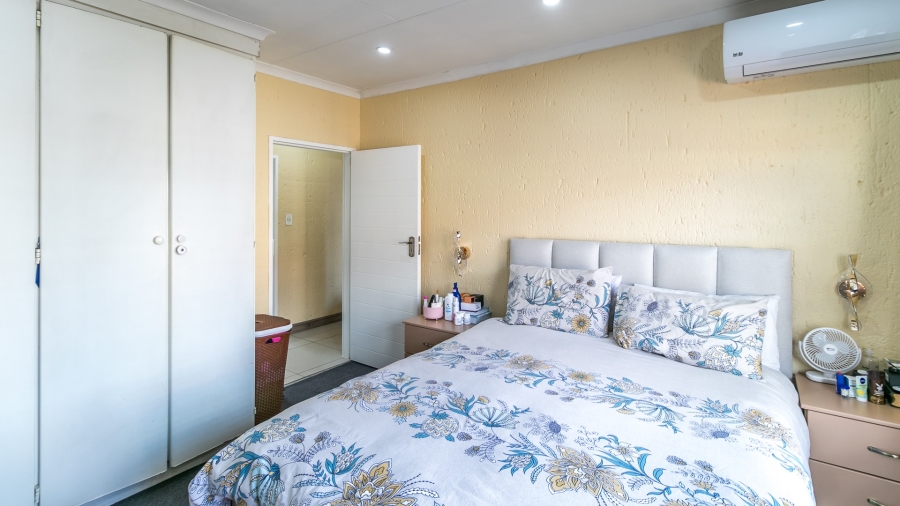 2 Bedroom Property for Sale in Vorna Valley Gauteng