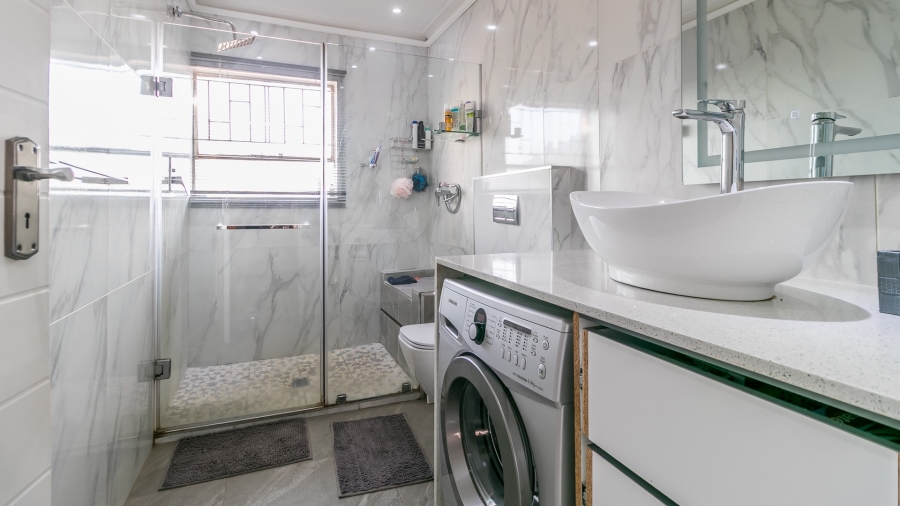2 Bedroom Property for Sale in Vorna Valley Gauteng