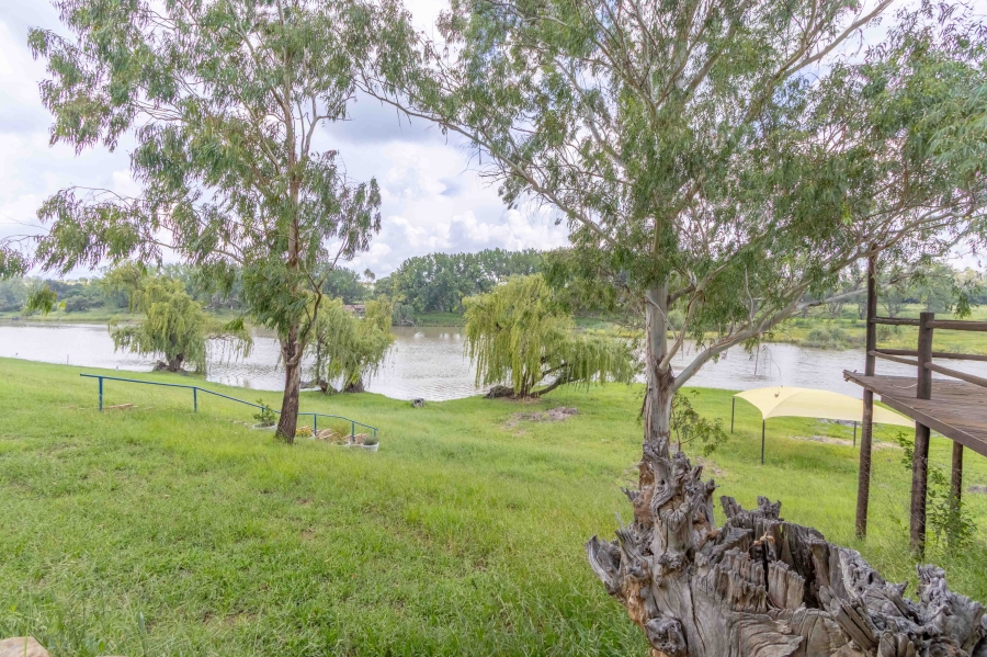 10 Bedroom Property for Sale in Vischgat Gauteng