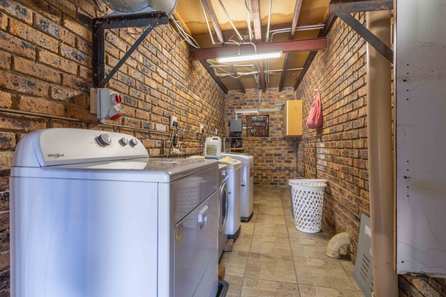 10 Bedroom Property for Sale in Vischgat Gauteng