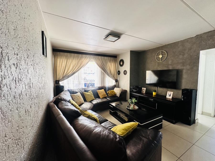 2 Bedroom Property for Sale in Meredale Gauteng