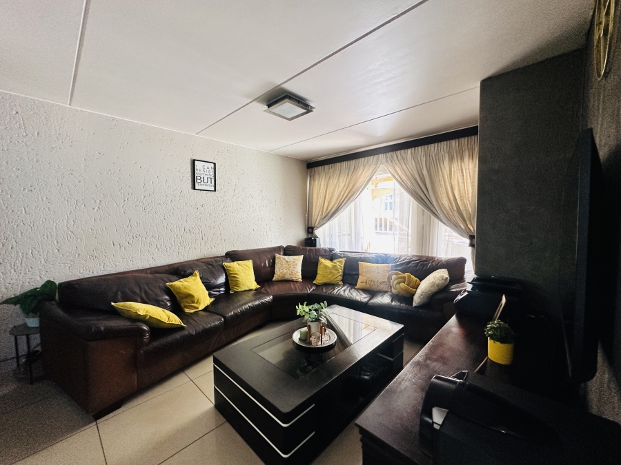 2 Bedroom Property for Sale in Meredale Gauteng